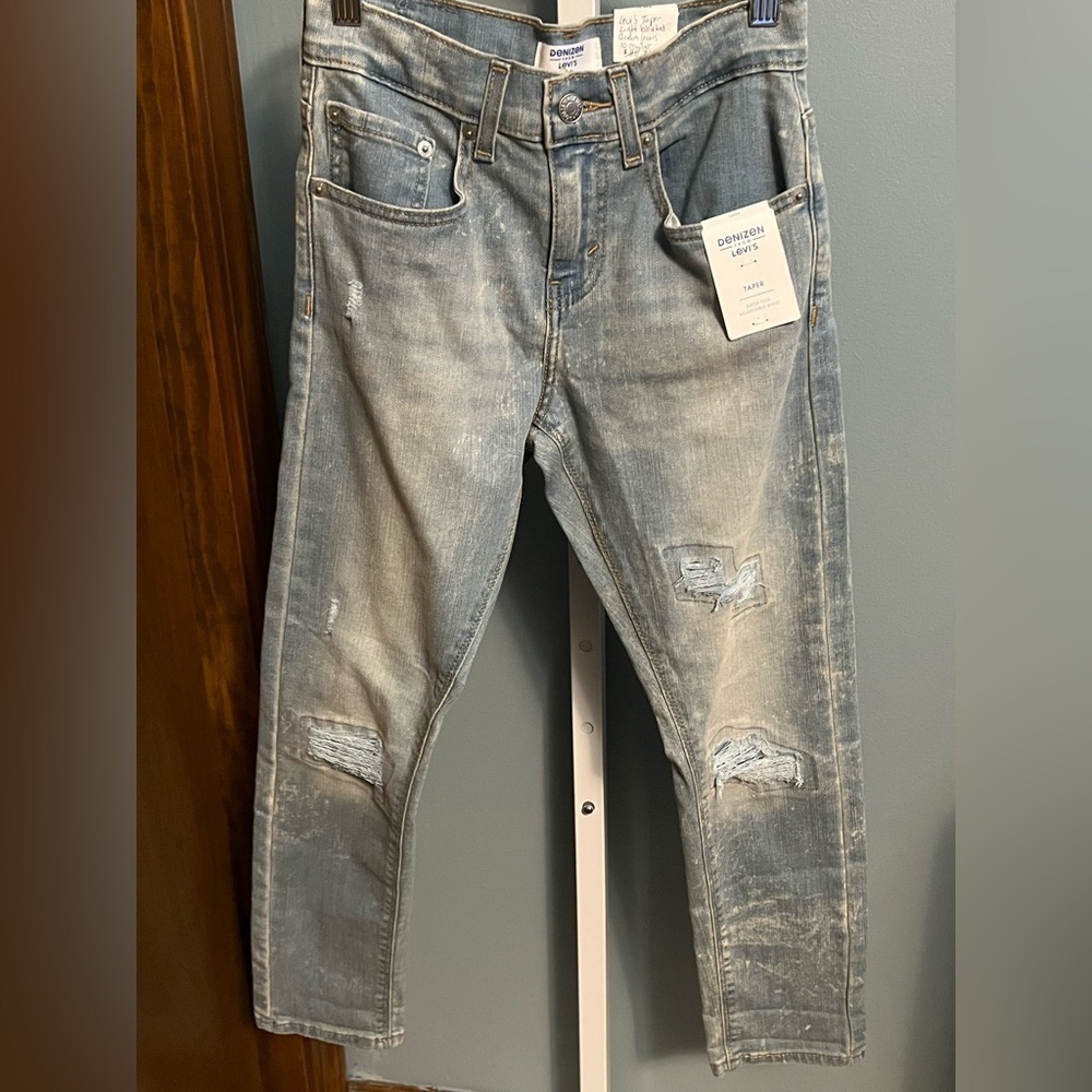 Denizen from Levi’s Distressed Taper Light Blue Jeans NWT 10 Regular